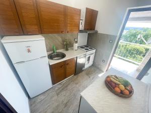 a kitchen with a bowl of fruit on a counter at Apartman Blažina in Jadranovo