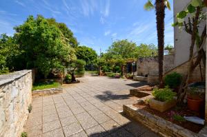 a courtyard with a palm tree and a building at GALANT apartments in Rovinj
