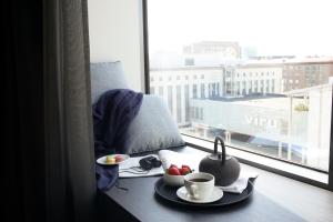 Příslušenství pro přípravu čaje a kávy v ubytování Tallink City Hotel