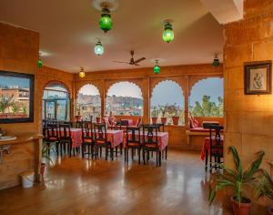 Restaurace v ubytování Hotel Lal Garh Fort And Palace