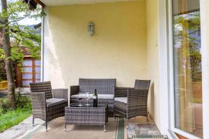 A seating area at Appartementhaus Bergland
