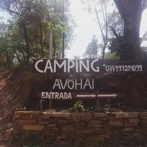 a sign for the entrance to canningolan entiatario at Camping Avohai in São Thomé das Letras