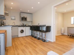a kitchen with a washer and dryer in a apartment at The Granary in Bodmin