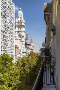desde el balcón de los edificios de una ciudad en Milhouse Avenue, en Buenos Aires