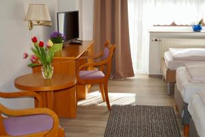 Postel nebo postele na pokoji v ubytování Pension zum Ritter
