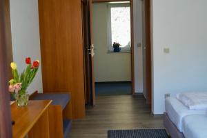 Postel nebo postele na pokoji v ubytování Pension zum Ritter