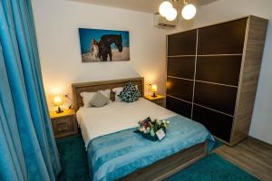 a bedroom with a bed with flowers on it at Eden House in Costinesti +34 photos