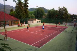 Tenis a/nebo squash v ubytování Residence Trivento nebo okolí