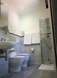 Phòng tắm tại Hotel Oasi