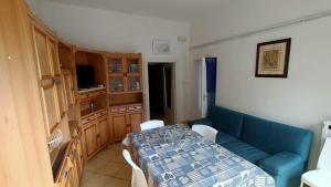 Telewizja i/lub zestaw kina domowego w obiekcie Casa vacanze da Cristina app B