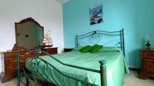Łóżko lub łóżka w pokoju w obiekcie Casa vacanze da Cristina app B