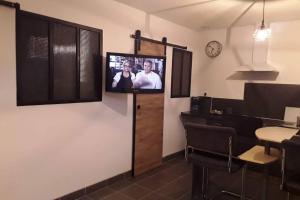 TV a/nebo společenská místnost v ubytování Gîte à la campagne 2