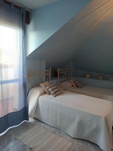 Postel nebo postele na pokoji v ubytování Duplex céntrico en Noja con acceso a spa relax.