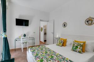 Postel nebo postele na pokoji v ubytování Vucciria Market Apartment with Balconies