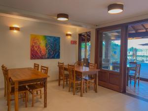 ห้องอาหารหรือที่รับประทานอาหารของ Casa Melville Hospedagem - Sua Casa de Alto Padrão no Coração de Ubatuba!