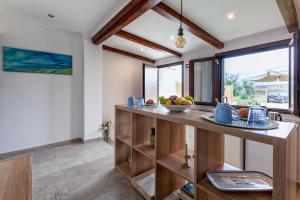 a kitchen with a counter with a bowl of fruit on it at La stanza di Vali in Sperlonga