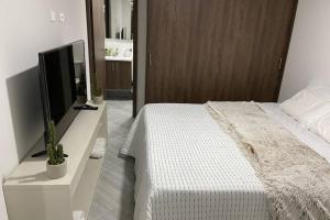 Postel nebo postele na pokoji v ubytování Hermoso Apartaestudio en Sabaneta.