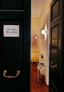 a black door with a sign on it in a room at La Casa di Carta in Reggio Calabria