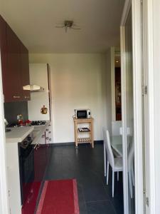 Kuchyň nebo kuchyňský kout v ubytování "A Casa" Appartamento centrale