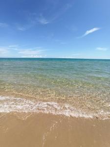 a view of the ocean from the beach at La Collina sul Mare Apartments in Petacciato