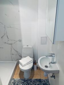 Koupelna v ubytování Rüütli Residents + 37 fotografií