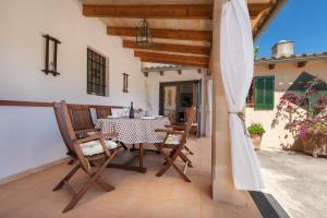 Foto dalla galleria di Villa Sa Torre with pool in Mallorca a Campanet Altre 18 foto