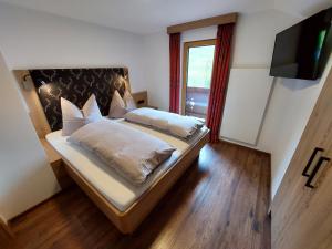 Posteľ alebo postele v izbe v ubytovaní Oberauhof Chalet