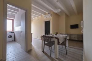 a kitchen and dining room with a table and chairs at La rosa dei venti, apartment 3 in Porto Empedocle
