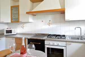 A kitchen or kitchenette at Appartamento Marconi 35 Pergine Valsugana