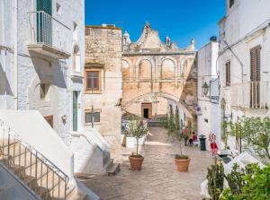 an alley in an old town with a building at 800s Home Luxury Rooms in Ostuni
