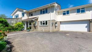 Gallery image of Ladywell Croyde - Super stylish large home with pool table, woodburner, pizza oven and Hot Tub Option, Sleeps 12 in Croyde