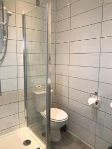 A bathroom at Brunton House Guest House 