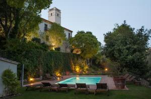 Piscina de la sau aproape de Hotel Convent de Begur