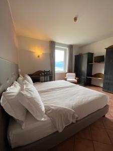 Posteľ alebo postele v izbe v ubytovaní Hotel Lenno
