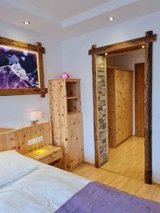 Posteľ alebo postele v izbe v ubytovaní Edelsteinhotel Guniwirt