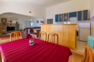 Kuchyňa alebo kuchynka v ubytovaní Apartmani Sil