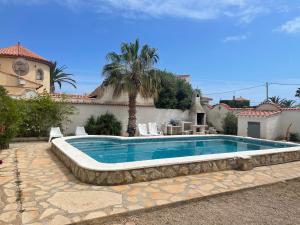 Bazén v ubytování VILLA VEGAS - piscine privée nebo v jeho okolí