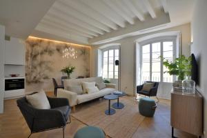 Posezení v ubytování Plaza Mina Suites - Adults Recommended by Luxury Suites Cadiz