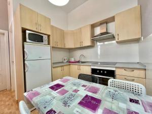 A kitchen or kitchenette at Apartments Las Brisas Costa Adeje