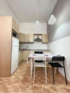 Kuchyň nebo kuchyňský kout v ubytování Apartments Las Brisas Costa Adeje