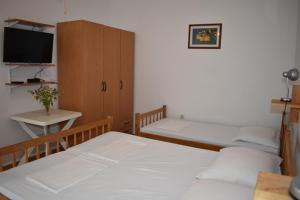 Posteľ alebo postele v izbe v ubytovaní Apartment in Drage with terrace, air conditioning, W-LAN 5013-2