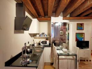 Cucina o angolo cottura di Suite Ai Leoni