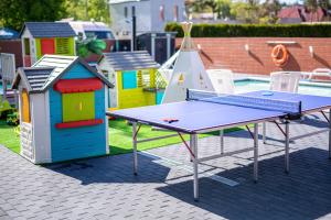 Stolní tenis v ubytování Pod Winogronem - Apartamenty z basenem i wyżywieniem nebo okolí