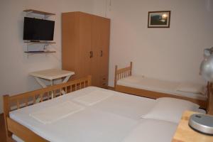 Posteľ alebo postele v izbe v ubytovaní Holiday apartment in Drage with terrace, air conditioning, W-LAN 5013-3