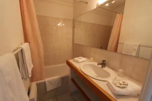 Ein Badezimmer in der Unterkunft Résidence Les Hauts de Marquay
