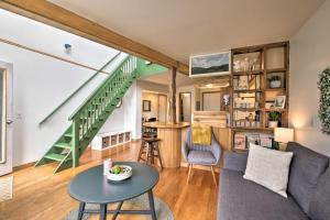 Gambar di galeri bagi Cozy-Chic Abode Hang Glide, Hike, Rock Climb di Trenton