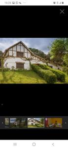 zwei Bilder eines Hauses und ein Bild eines Hauses in der Unterkunft Mas de l'Assut in Cornudella de Montsant