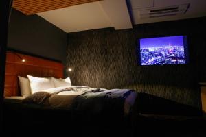 
A bed or beds in a room at Asakusa Kokono Club Hotel
