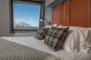 The Hebridean - Rooms & Apartments客房内的一张或多张床位
