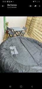Postel nebo postele na pokoji v ubytování Joli studio avec terrasse privée